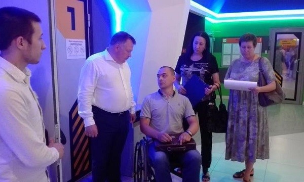 В Волгограде проверяют доступность кинотеатров для людей с ОВЗ