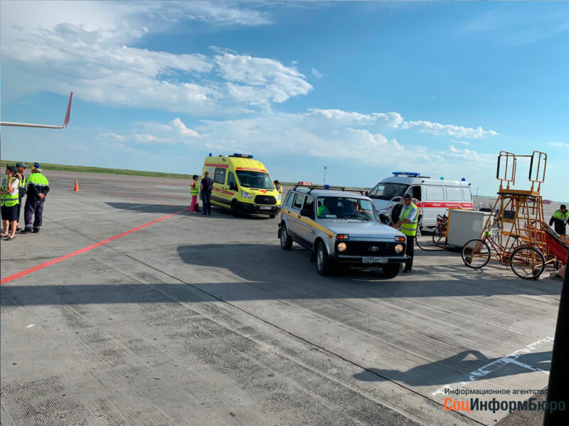 В Волгограде приземлился самолет после сообщения о минировании