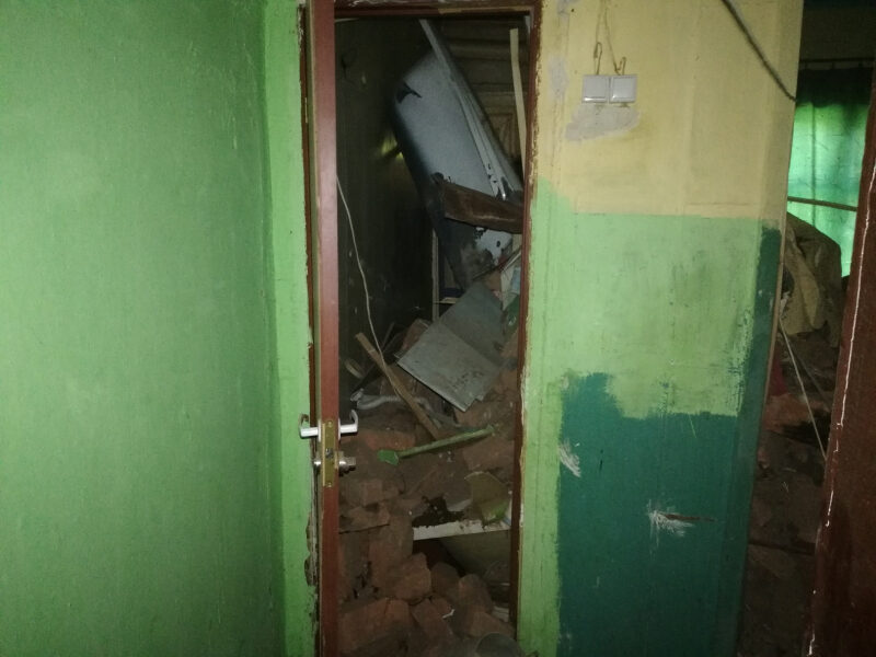 Прокуратуру попросили оценить ситуацию с обрушением потолка в доме на улице Олимпийской в Волгограде