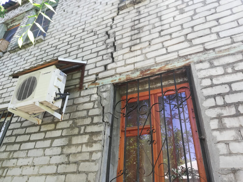 Прокуратуру попросили оценить ситуацию с обрушением потолка в доме на улице Олимпийской в Волгограде