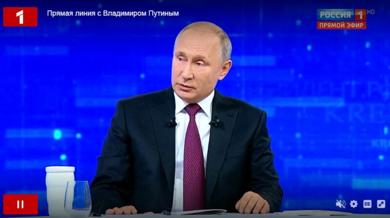 Владимир Путин ответил на первый вопрос о маленьких зарплатах россиян