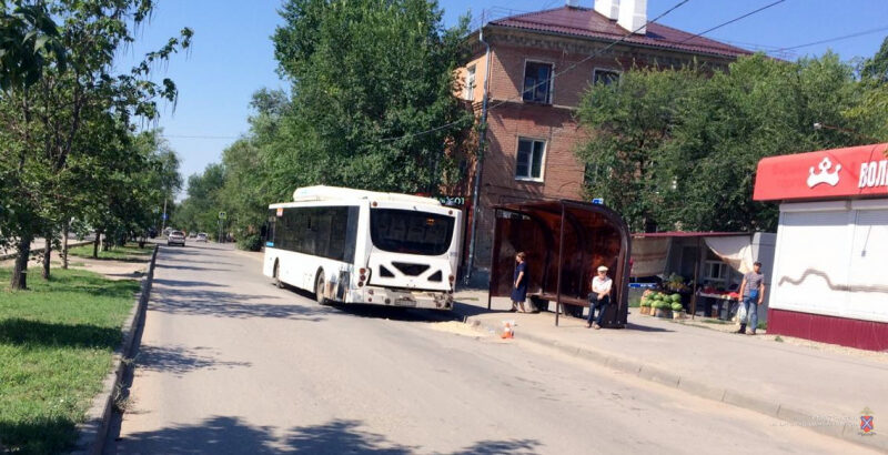 На юге Волгограда пассажирский автобус задавил пенсионерку