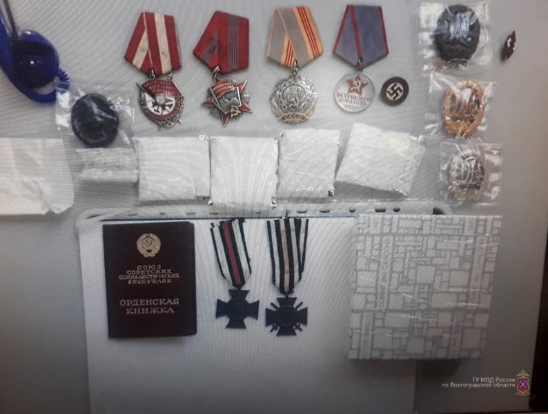 Волгоградского пенсионера задержали за приобретение медалей