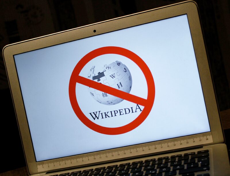 “Википедия” участвует в информационной войне против России на стороне либералов?