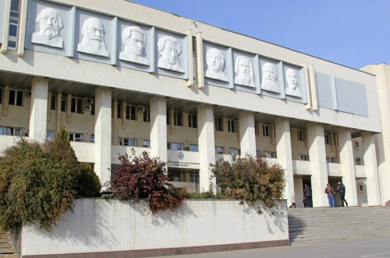 Волгоградский вуз в топ‑20 рейтинга зарплат юристов: динамика и лидеры рынка
