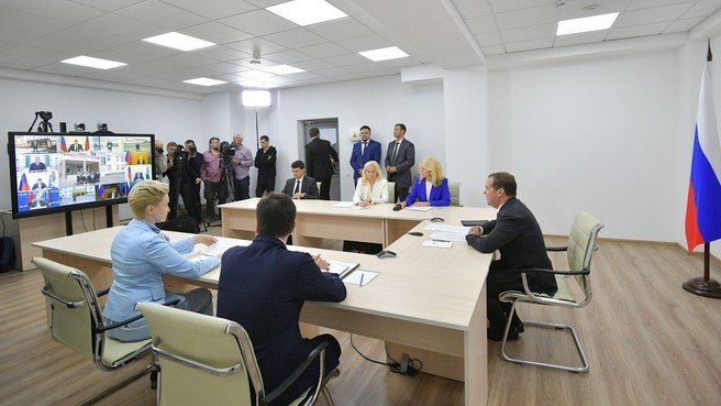 Андрей Бочаров доложил Дмитрию Медведеву о развитии системы образования
