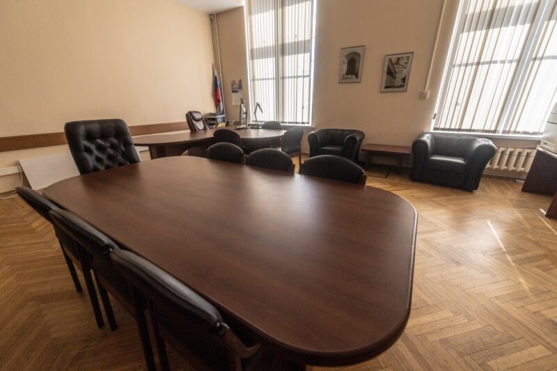 Поменялись креслами: жители Волгоградской области требуют уволить местного чиновника