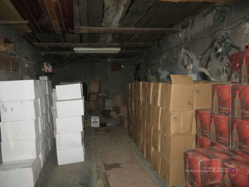 В Волгоградской области накрыли склад контрабандного алкоголя