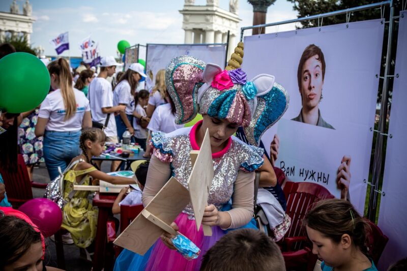 "Не свинячьте": на фестивале «Вместе ярче» юные волгоградцы призвали земляков не мусорить