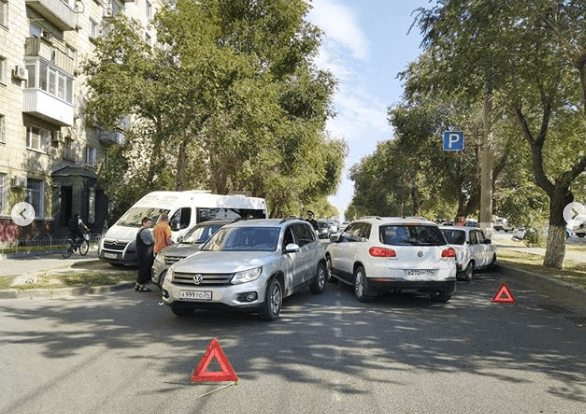 В Волгограде авария на Пархоменко остановила движение общественного транспорта