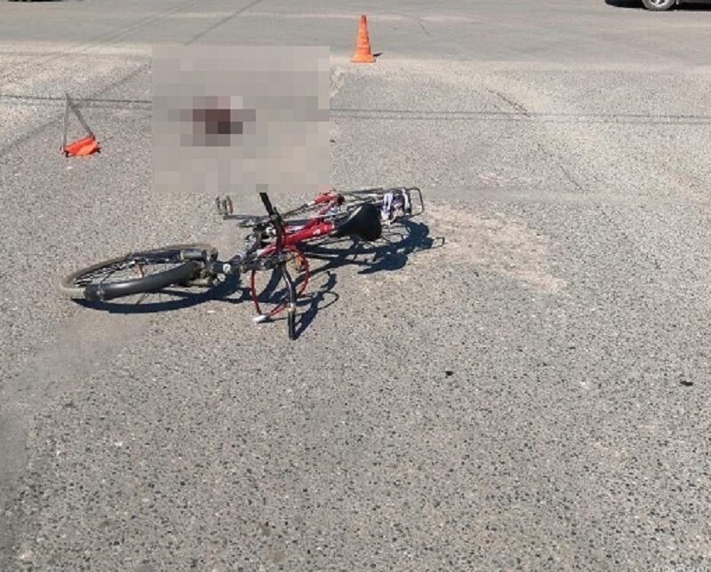 Школьник на велосипеде погиб под колесами грузовика
