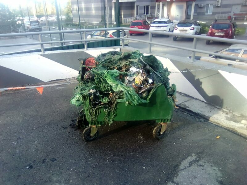 В Волгоградской области массово уничтожают мусорные контейнеры