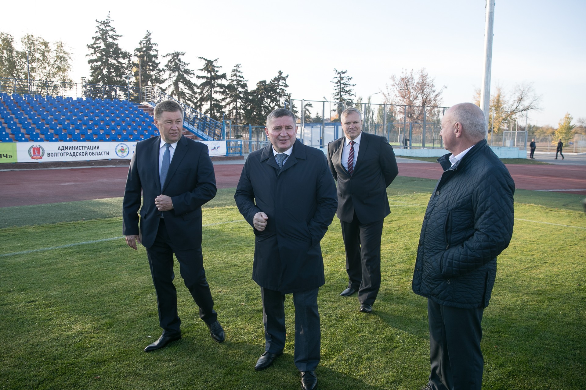 Андрей Бочаров и Виталий Лихачев инспектируют стадион "Зенит" / администрация Волгоградской области
