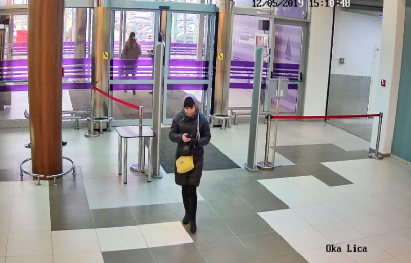 В Волгограде разыскивают присвоившую забытый мобильник женщину