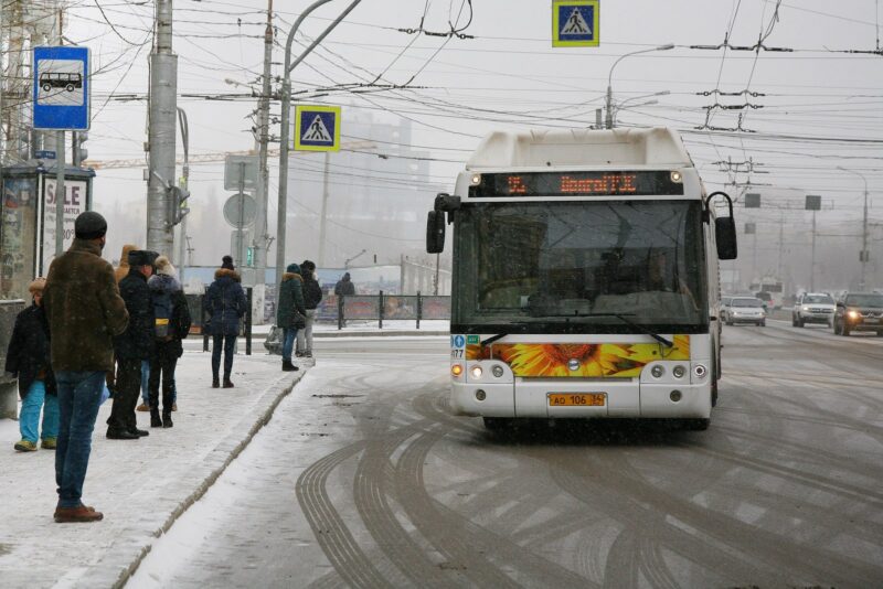 В новогоднюю ночь в Волжском автобусы будут ходить бесплатно. В Волгограде – транспорта не будет