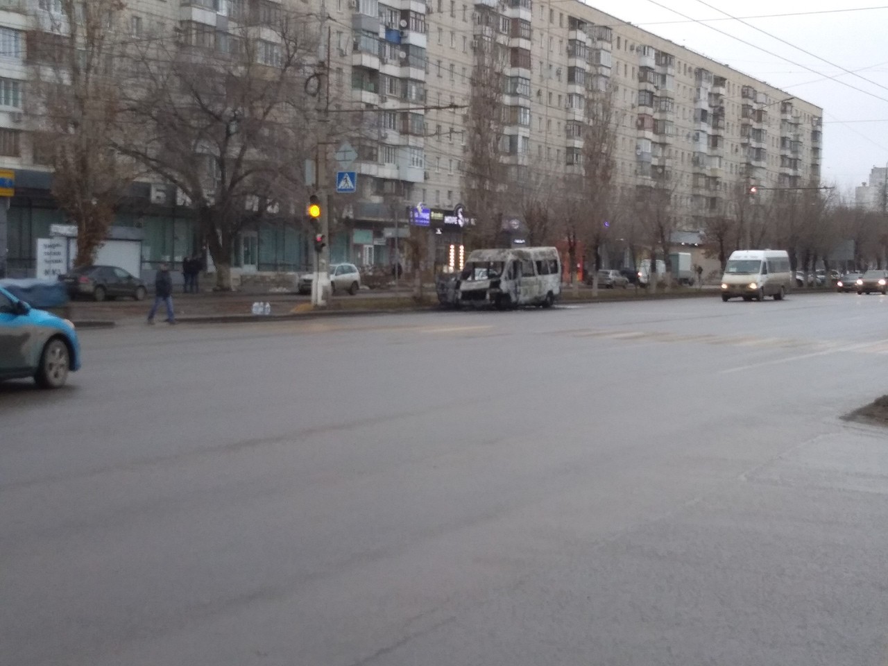 «В салоне были пассажиры»: в Волгограде дотла сгорела маршрутка №59