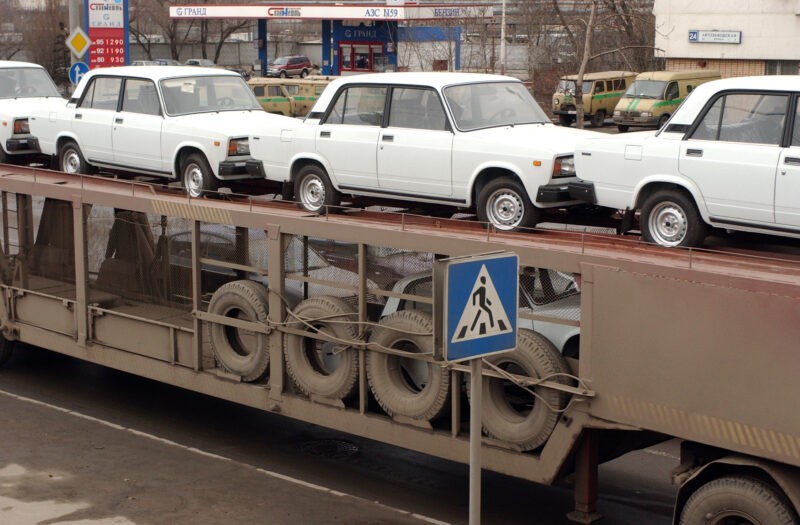 Волгоградским чиновникам покупают новые автомобили