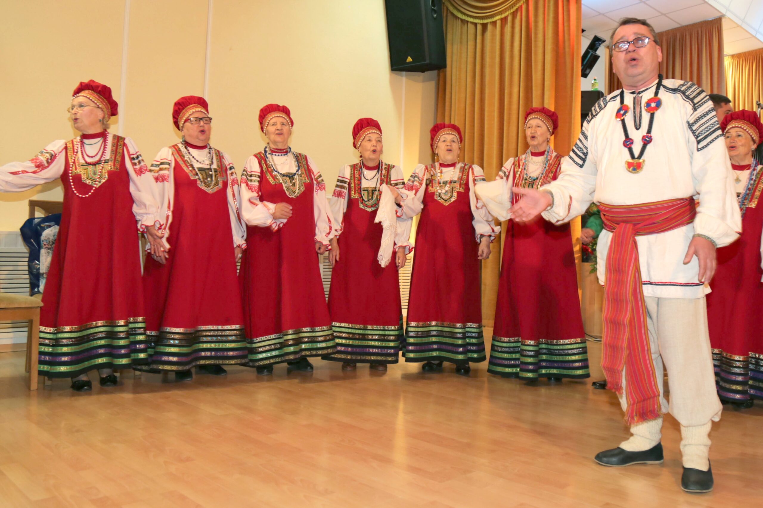 Народный хор ветеранов требует призвать к ответственности руководство «Серебряковки» за оскорбление их чести и достоинства