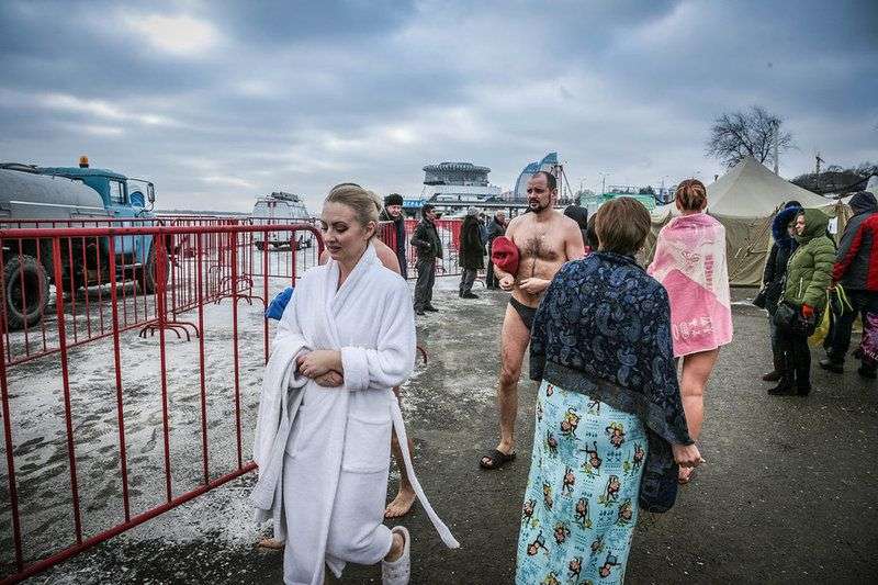 Как правильно окунаться в купель на Крещение?