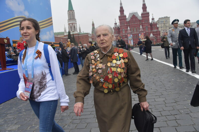 Ко Дню Победы ветераны получат по 75 тысяч: Путин подписал указ