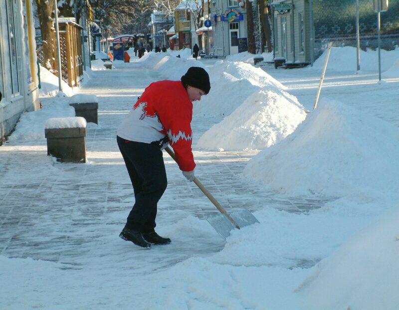 Сколько готовы платить в Волгограде уборщикам снега