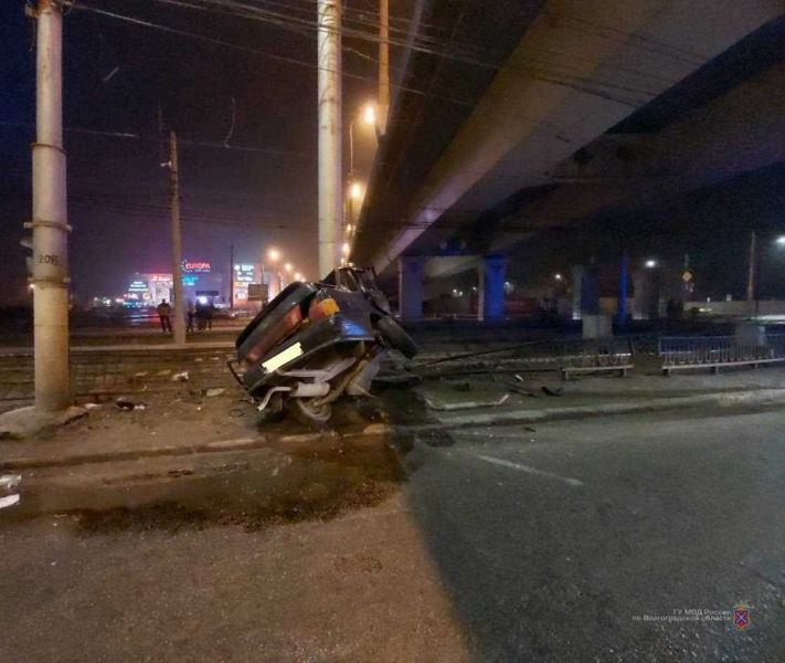 24-летний водитель выжил в жутком ДТП в центре Волгограда