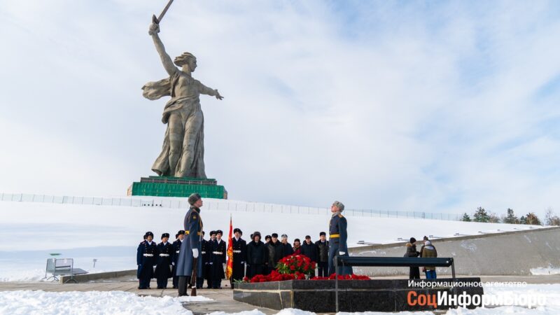 В Волгограде почтили память Василия Чуйкова