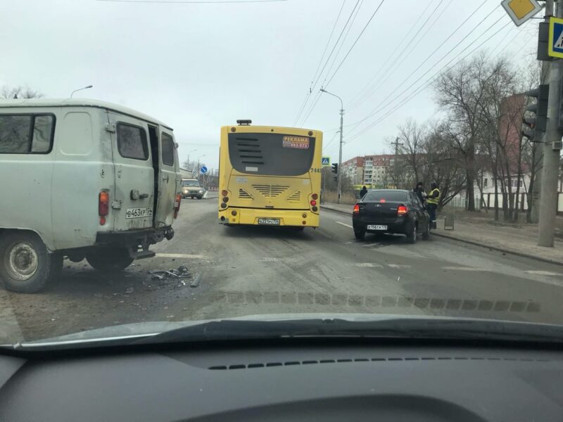 В Кировском районе ДТП парализовало движение в сторону центра