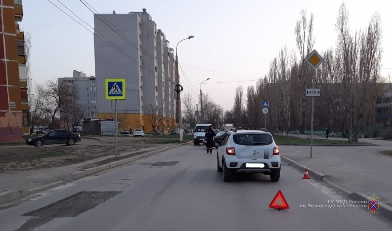В Волгограде на пешеходном переходе сбита женщина