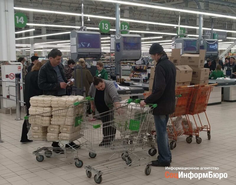 Для сметающих всё с полок магазинов россиян «Магнит» увеличил отгрузки товаров