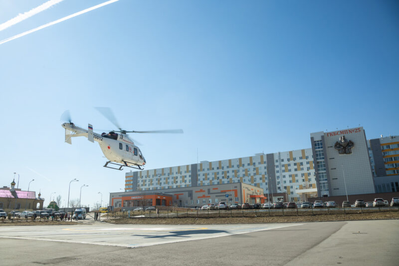 Беременную москвичку на вертолете доставили рожать в Волжский