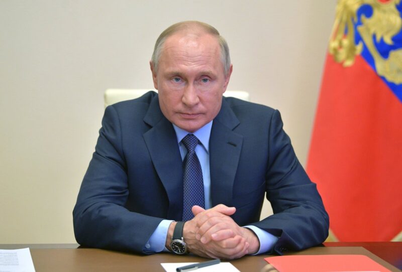 Путин поручил подготовить национальный план восстановления экономики после коронавируса