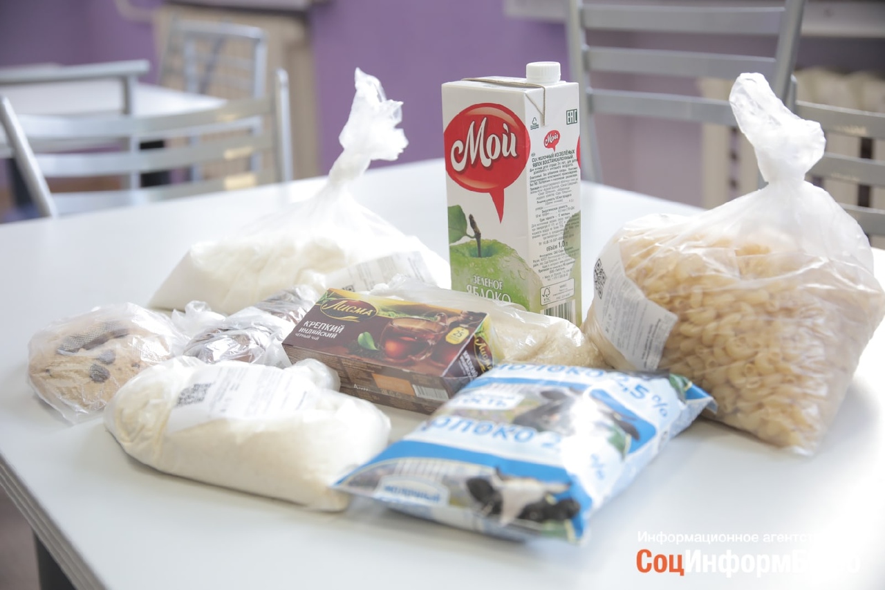 «Не проросшая картошка»: В Волгограде началась выдача продуктовых наборов школьникам
