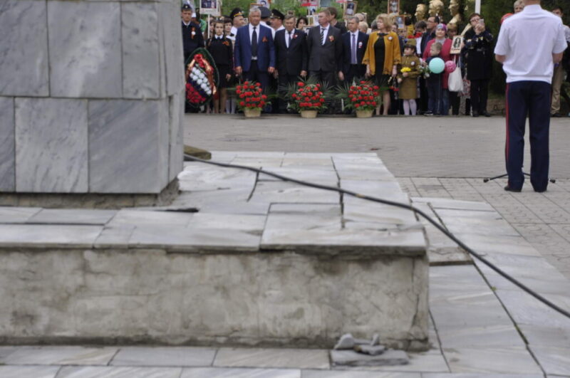 «Раскрасили памятник героям маркерами»: подготовка к 9 мая под Волгоградом обернулась скандалом