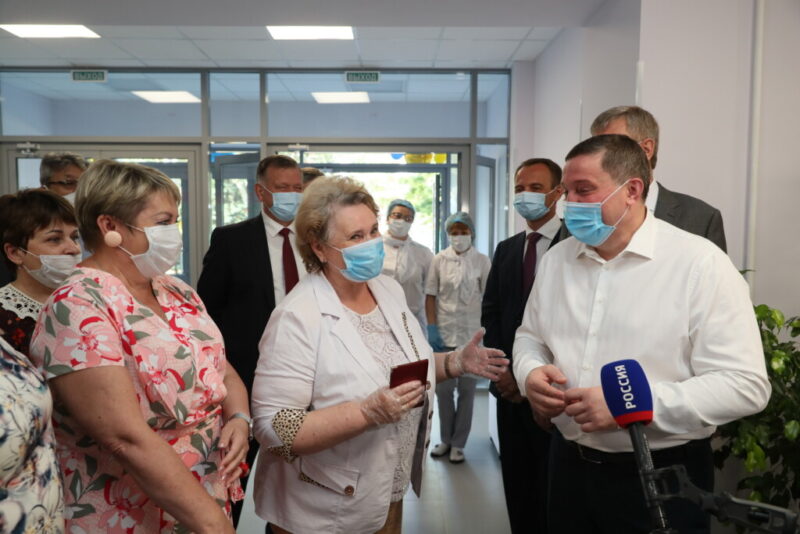 Губернатор назвал образцовой поликлинику больницы Фишера в Волжском