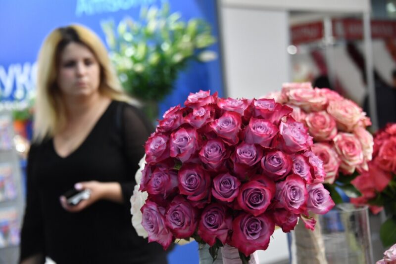Волжские депутаты заказали цветы на 150 тысяч рублей
