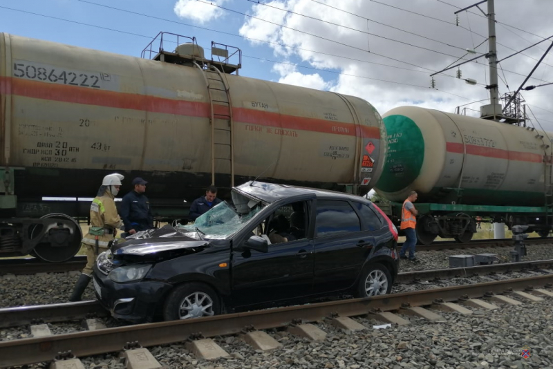 Грузовой поезд насмерть задавил водителя «Калины» под Волгоградом