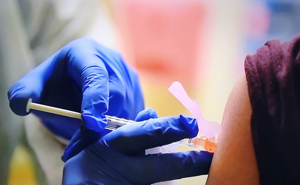 «Почувствовал удовлетворение»: зам главврача 25-й больницы рассказал о своем опыте вакцинирования от ковида