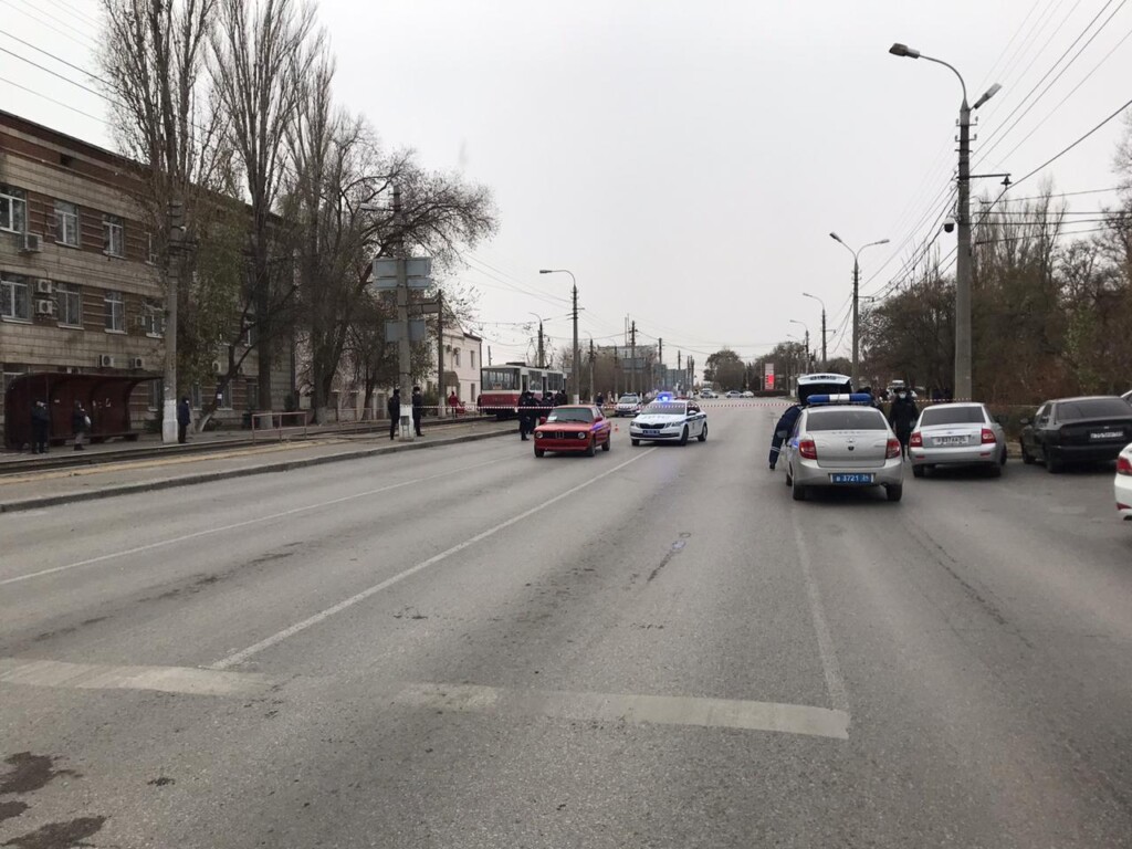 В Волгограде полиция устроила погоню за красной BMW. Есть раненые