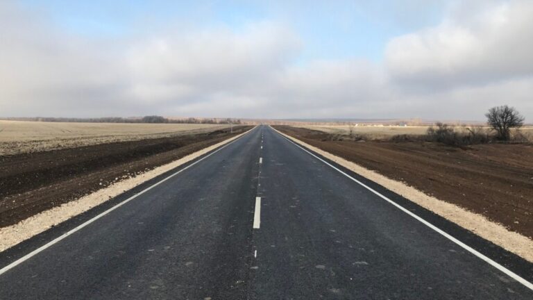 Продолжается устройство дорожного полотна трассы М-12 в Нижегородской области