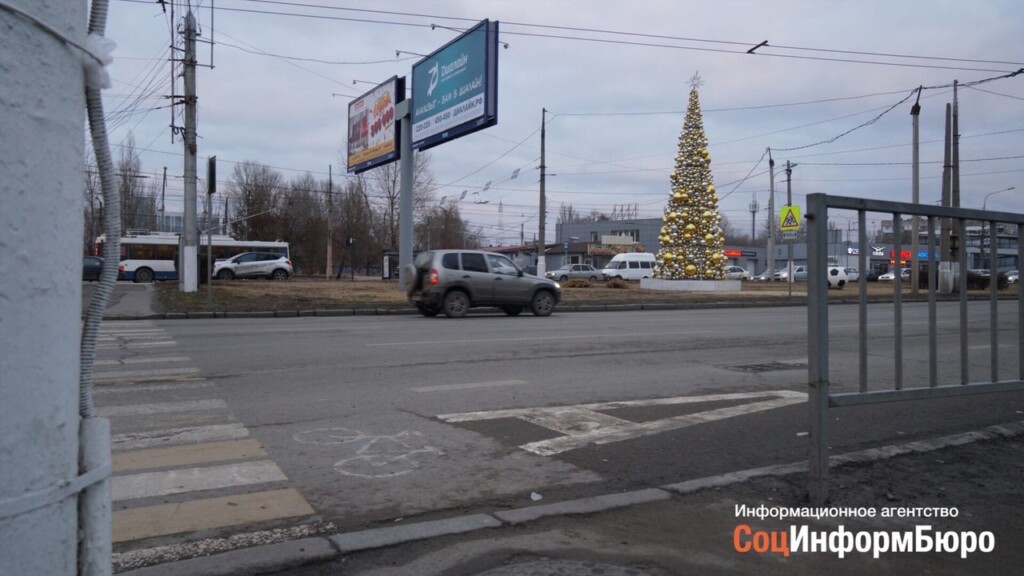 Посреди проезжей части в Волгограде установили артобъект для фотосессий