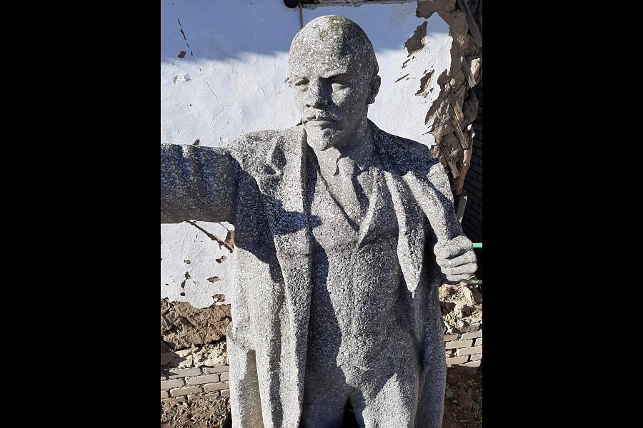 Обладминистрация: памятник Ленину снесли, заботясь о безопасности людей