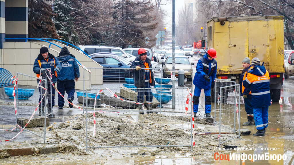 Жители Волгограда пожаловались на то, что центр города залило кипятком