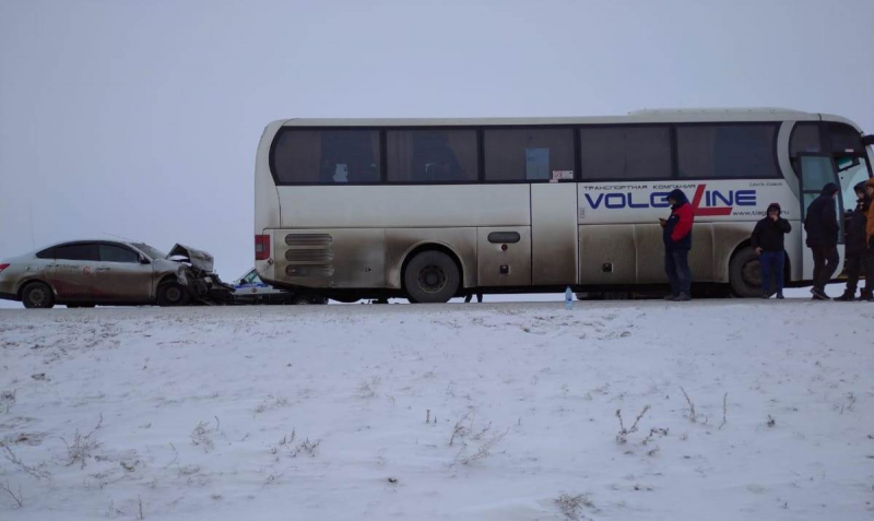 Водитель и пассажиры такси госпитализированы после ДТП на трассе Р-22 «Каспий»