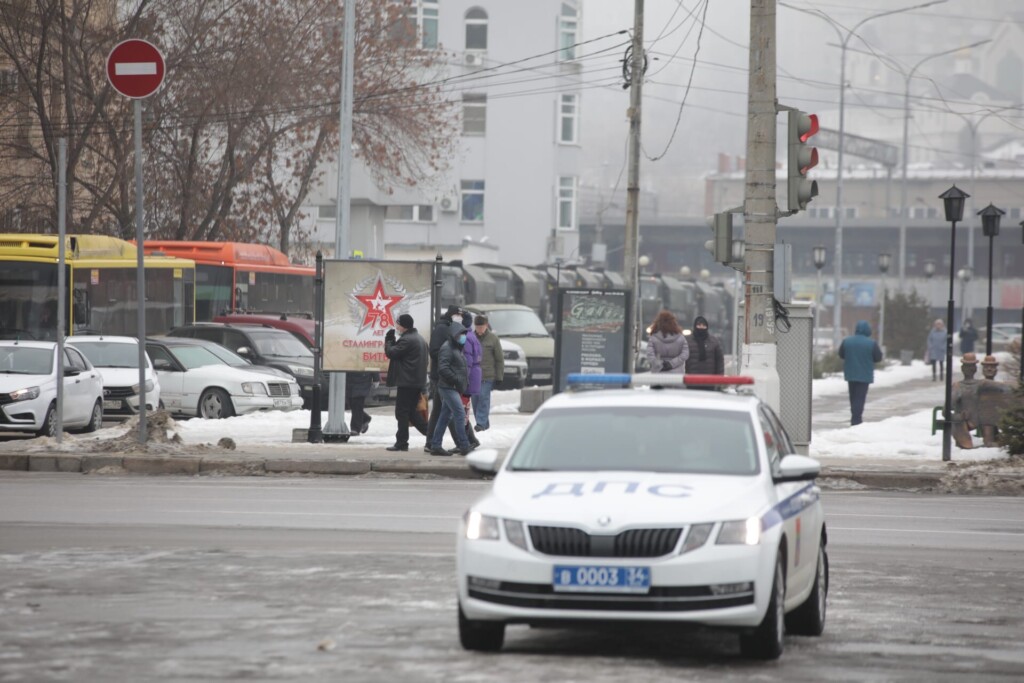 Сторонники Навального, автозаки, ОМОН: повторная акция протеста 31 января в Волгограде