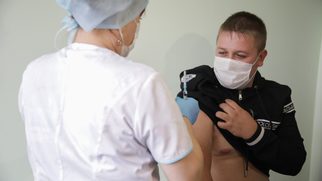 В Волгоградской области поставлен рекорд по количеству сделанных за сутки прививок от ковида