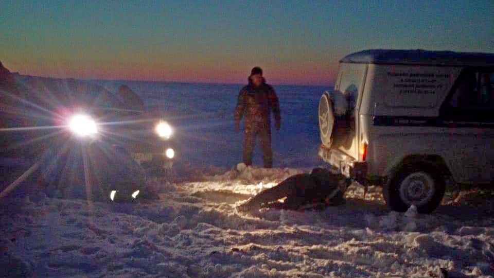 “Навигатор проложил путь через степи”: москвич на внедорожнике попал в снежный плен под Волгоградом