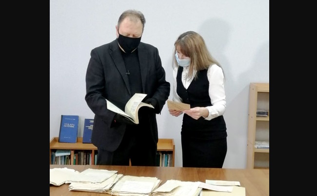 В Волгоградской области раскопали сейф с историческими документами
