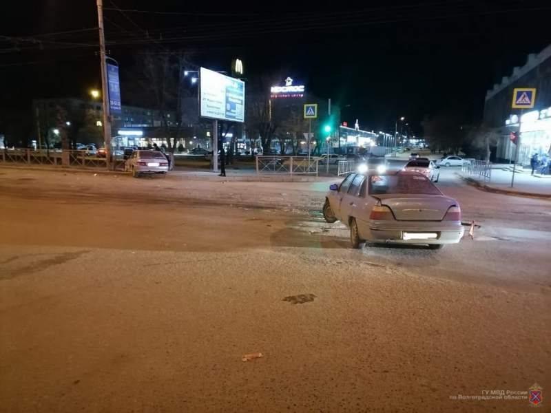 В Волгограде молодые водители устроили две аварии