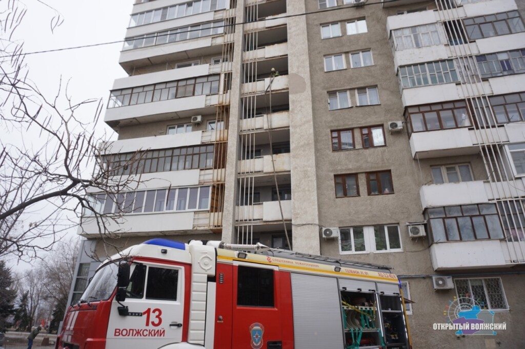 «Причина — непотушенная сигарета»: крупный пожар случился в центре Волжского